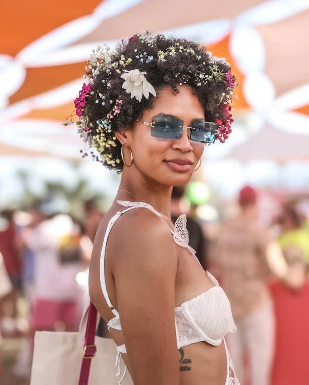 ghd hairさんのインスタグラム写真 - (ghd hairInstagram)「Coachella might be over but we are not over these festival inspired hair looks🎪✨🪩 Which hair look would you try out for this festival season?! 🎡🌈   #coachellahair2023 #coachella #coachella2023 #festivalhair #festivalhairinspo」4月24日 17時27分 - ghdhair