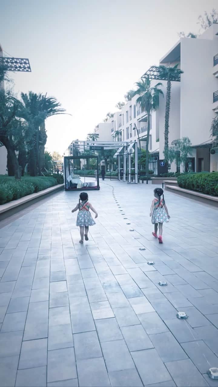 ダイアナ湯川のインスタグラム：「Back to school/nursery, missing the girls, missing the sunshine… Marrakech memories 💕」