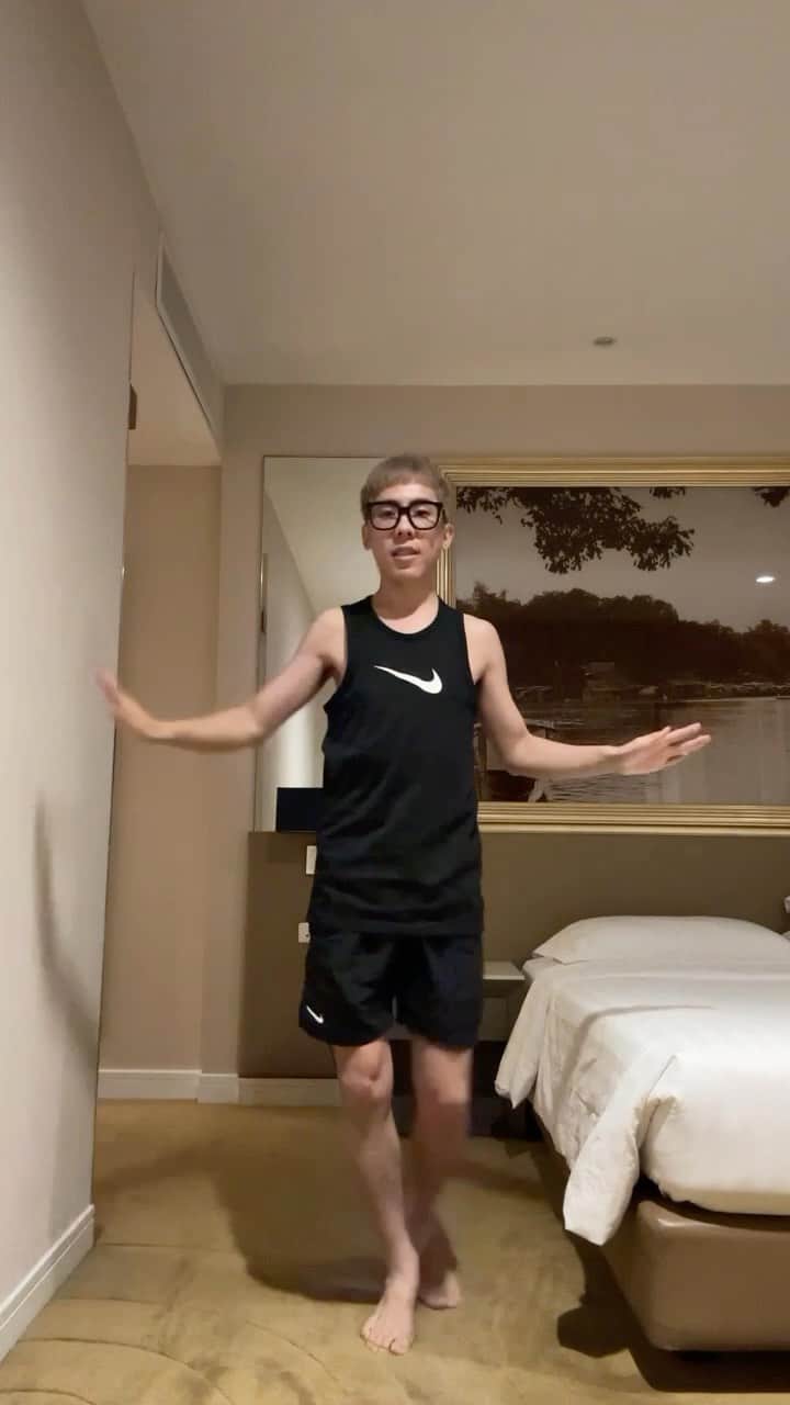 林東進のインスタグラム：「竟然可以熟到數拍子🤣（憑什麼？自信吧😚 不專業舞蹈教學 有興趣的加減練🤭 可以螢幕錄影下來（鏡面反轉更好學習」