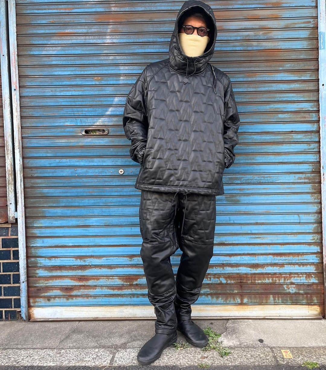 駿河太郎さんのインスタグラム写真 - (駿河太郎Instagram)「NEWORDER 2023-24 Autum-Winter  fake leather quilting series フェイクレザーにNEWORDERの波形のキルティングを施したセットアップとアウター  このキルティングのカットが出来るのは僕らだけです‼️  @neworder_apparel   Theme of “1+1+1  Designer   @tarosleepydog    @a.g.s.mamoru    @akr__maruyama   Support   by @_yuukitagawa   #大人カジュアル  #服好きな人と繋がりたい  #キルティング  #neworder  #ハッシュタグの使い方  #ってなんだ」4月24日 23時14分 - tarosleepydog