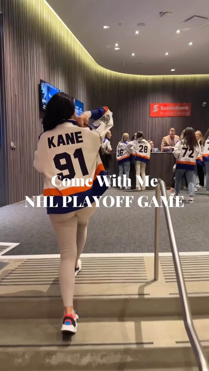 Mara Teigenのインスタグラム：「Playoffs baby ❤️‍🔥 @edmontonoilers @evanderkane」