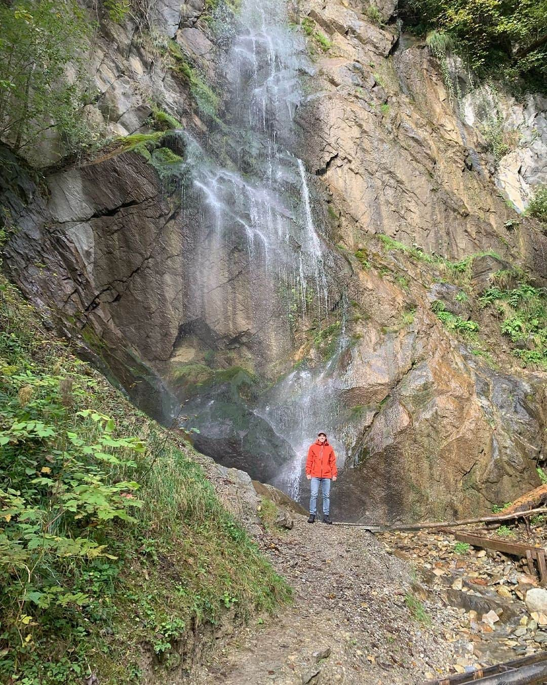 フィリップ・ラームのインスタグラム：「Meine Wochenenden verbringe ich am liebsten mit meiner Familie in der Natur. Um mich körperlich und mental fit zu halten, genieße ich diese Auszeit vom Alltag. RevolutionRace ist dabei mit seiner bequemen und coolen Outdoorbekleidung ein großartiger Partner und ermöglicht mir die Natur in vollen Zügen zu genießen.🌳🐞@revolutionrace #natureisourplayground」