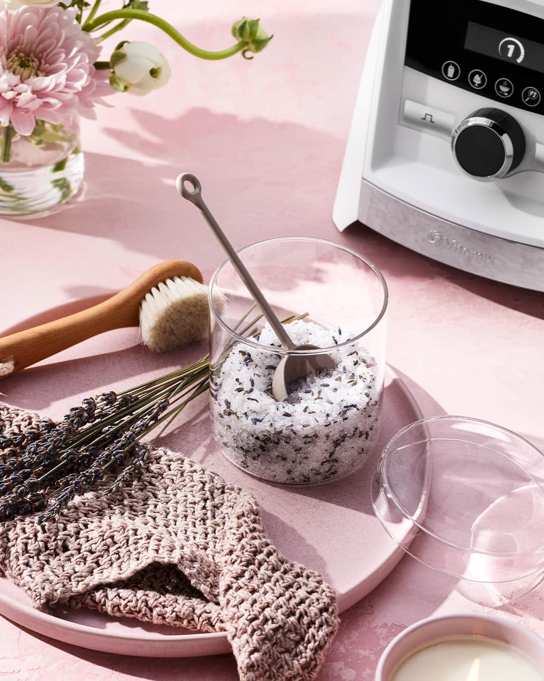 Vitamix Global Headquarters Real foodのインスタグラム：「🌸 What's your favorite memory with Mom? Whip up something delicious for Mom this #MothersDay at the link in bio. 🌸  • 📸 : Lavender Sea Salt Scrub •  #VitamixRealMomMoments」