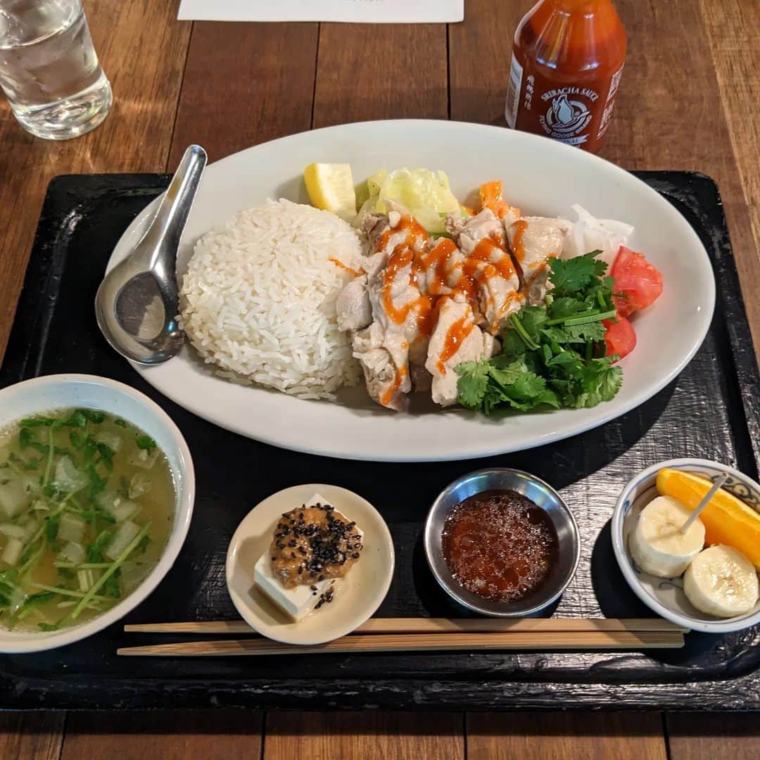 杉作J太郎さんのインスタグラム写真 - (杉作J太郎Instagram)「カオマンガイプレート。スープ、副菜、フルーツ付き。 （中津think食堂） 爽やかに旨い。食べごたえあり！」4月24日 17時45分 - jtarosugisaku