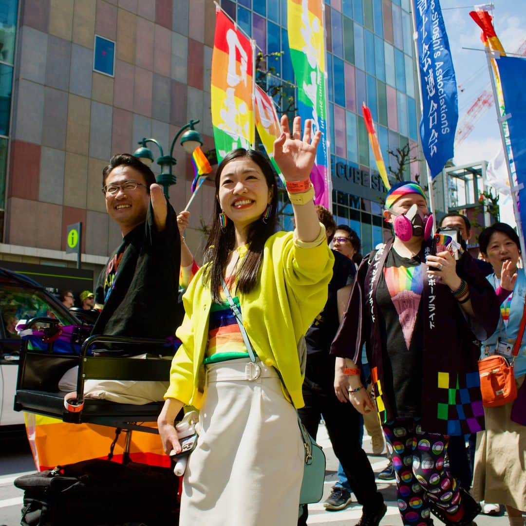 The Japan Timesさんのインスタグラム写真 - (The Japan TimesInstagram)「Tokyo’s bustling Shibuya and Harajuku districts were even more colorful this weekend as the Tokyo Rainbow Pride event returned to full capacity for the first time in four years, with advocates working to drive momentum for more progressive LGBTQ policies.  Tokyo Rainbow Pride is one of Asia’s largest LGBTQ-related events, with over 200,000 people taking part this year under the theme, “Press on Till Japan Changes.”  But the event comes at a challenging time for the country’s LGBTQ community, as it is uncertain whether Japan’s parliament can adopt a bill to promote understanding of LGBTQ people ahead of the Group of Seven leaders summit in Hiroshima next month.  Japan is the only G7 nation without a law ensuring LGBTQ rights, though many of its major cities have moved to recognize same-sex partnerships in recent years and opinion polls show the public is largely in favor of legalizing same-sex marriage. Read more with the link in our bio. 📸 Anika Osaki Exum . . . . . . #trp #trp2023 #tokyorainbowpride #tokyorainbowpide2023 #lgbtq #pride #prideparade #prideparade2023 #prideparadetokyo #japan #tokyo #🏳️‍🌈」4月24日 17時46分 - thejapantimes