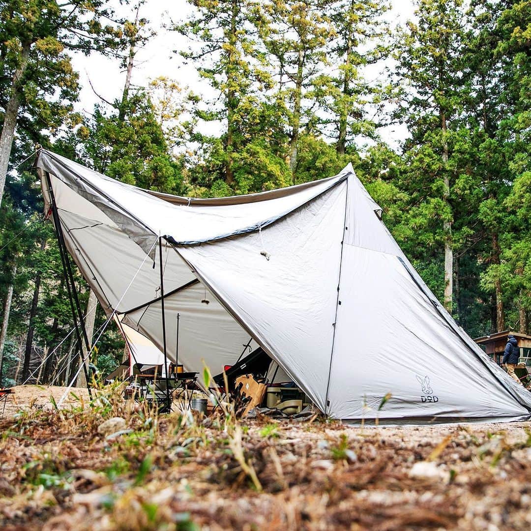 キャンプ情報サイト［ランタン］さんのインスタグラム写真 - (キャンプ情報サイト［ランタン］Instagram)「CAMP SMILE STYLE ／ お気に入りはスノーピークのシングルストーブ。 シンプルなデザインが好き ＼ いろんなキャンパーのキャンプスタイルを現地取材と一般キャンパーからの投稿で数多く掲載してます。 . . 詳しくは @lantern.camp webサイトをご覧ください . . #camp #camping #camplife #outdoor #travel #trip #lantern_smile #キャンプ #キャンプ用品 #アウトドア #テント #自然 #旅行 #キャンプ初心者 #キャンプ好きな人と繋がりたい #アウトドア好きな人と繋がりたい #camper #外遊び #キャンプスタイル #かぶとの森テラス #グループキャンプ #グルキャン #SnowPeak #スノーピーク #ヤエンストーブレギ #DOD #ディーオーディー #dodテント」4月24日 18時00分 - lantern.camp