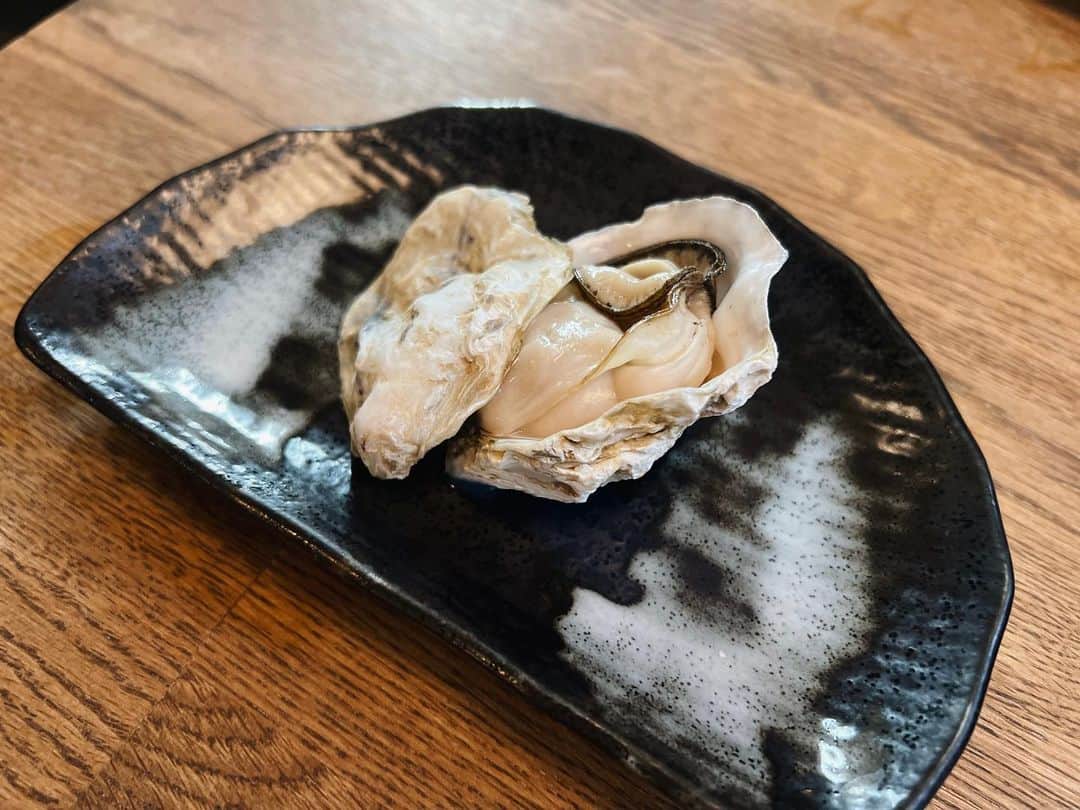 茜さやさんのインスタグラム写真 - (茜さやInstagram)「この世で1番好きで 1番美味しいと思う食べ物🦪  #牡蠣　#生牡蠣　#生牡蠣大好き #生牡蠣最高 #和食　#カキフライ #日本酒　#お疲れ様　#oyster #oysters #oysterlover #washoku #japanesesake」4月24日 18時08分 - saya.akane