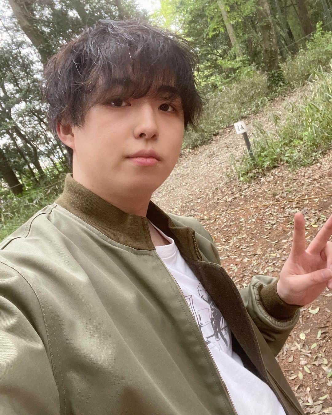 ハヤテのインスタグラム：「1人で食べてた時に撮ってたやつ  #アクシデンターズ #キャンプ #ミリタリー #キャンプコーデ #結局全身緑」