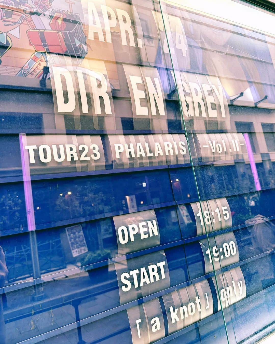 DIR EN GREYさんのインスタグラム写真 - (DIR EN GREYInstagram)「. ［🇯🇵 JP 🇯🇵］［🇬🇧 EN 🇺🇸］ 本日！“TOUR23 PHALARIS -Vol.II-”初日、CLUB CITTA'公演！遂に「-Vol.II-」がスタートいたします！🐃🔥🔥まずは今日明日、「a knot」only公演となります！来る方は全力でよろしくお願いします！🔥🔥🔥🔥 Vol.IのロンT日本で1番着てる自信あるマネージャー藤枝  ◤◢◤◢◤◢ ↓ 🇬🇧 EN 🇺🇸 ↓ ◤◢◤◢◤◢  Today's “TOUR23 PHALARIS -Vol.II-” first show at CLUB CITTA'!「-Vol.II-」starts now!🐃🔥🔥  It will start with 「a knot」only shows today and tomorrow! We hope to see you giving your all once more!🔥🔥🔥🔥  Fujieda Manager, who has enough confidence to say he's the person who has wear Vol. I long T-Shirt the most in all Japan  #DIRENGREY #PHALARIS」4月24日 18時01分 - direngrey_official