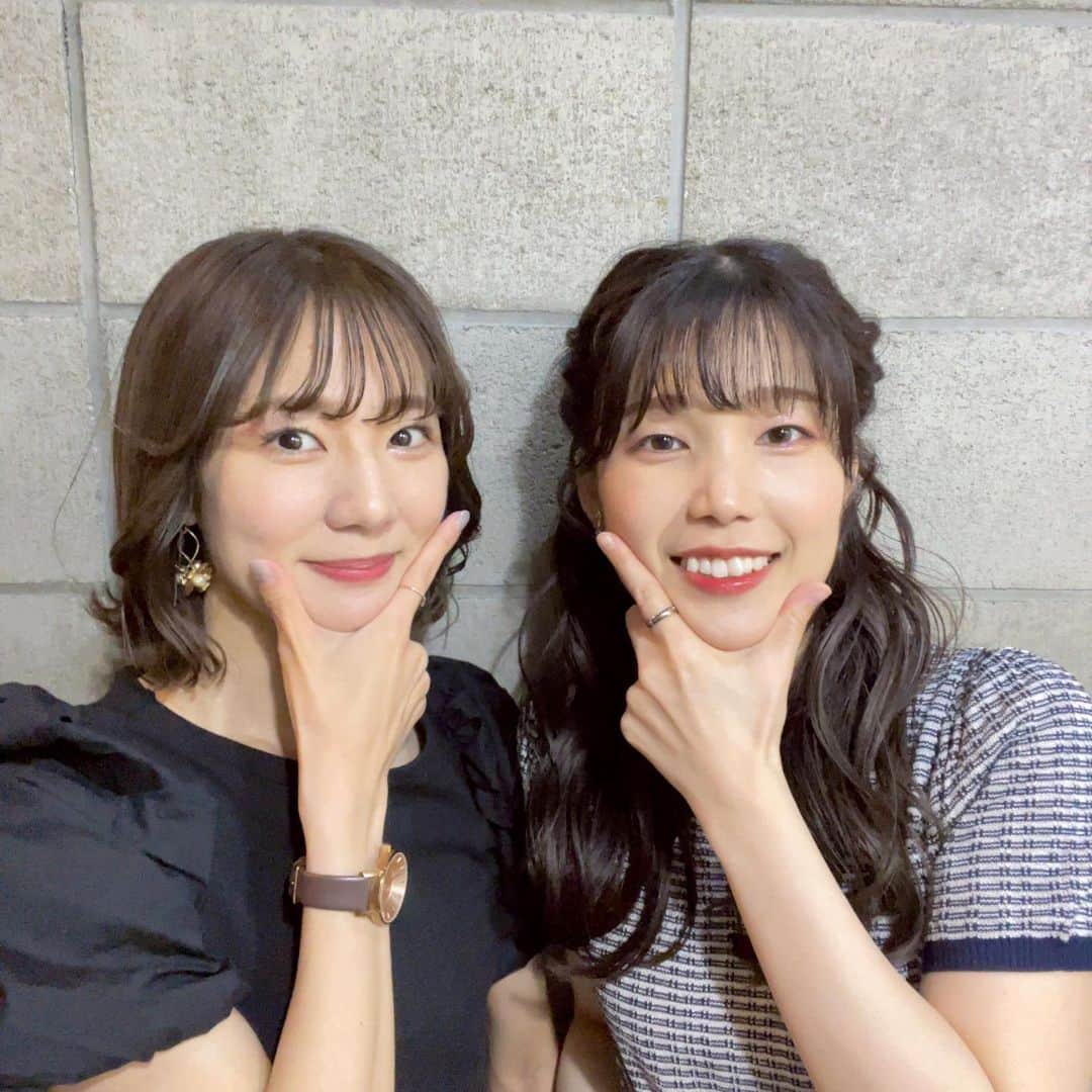 田中みかんのインスタグラム：「あおちぇの笑顔は世界イチ👀 実は今回のイベント、 あおちぇに司会進行をお願いしたよ！ 初めてのステージやったのに堂々としていて、 流石応援団長やるだけあるなと😅 (小学校の時白組あおちぇ、 赤組みかんちぇで応援団長してた😅)  サプライズでビビっとラブも 一緒に踊った！！！！ 幼馴染2人の舞はどうやったやろか？👀   #愛すべきエケのくりえいたあ日記」