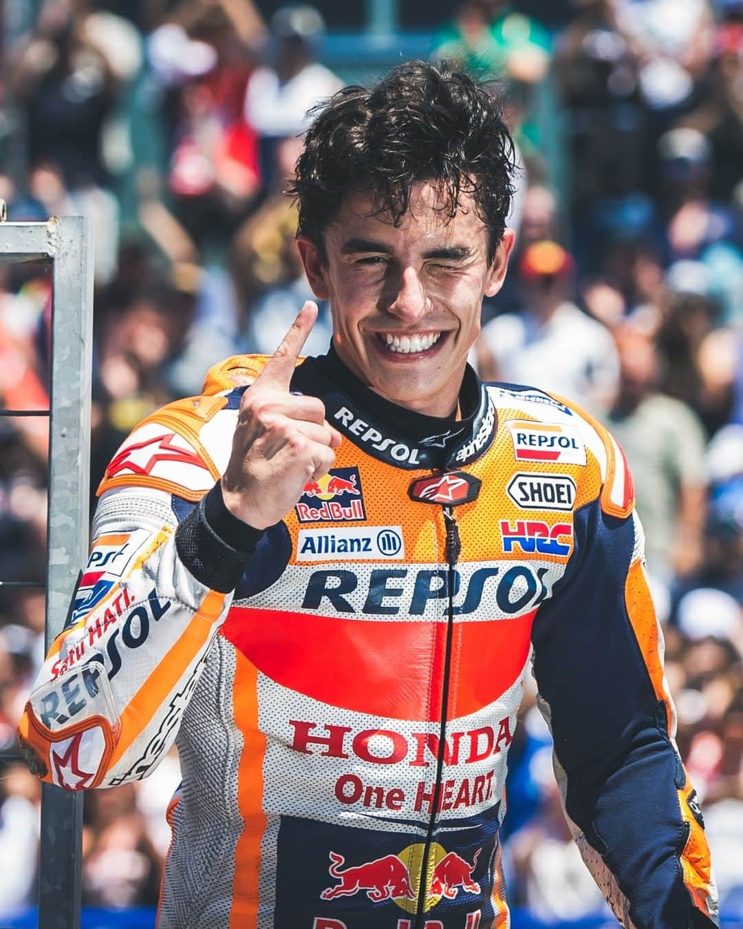 レプソル・ホンダのインスタグラム：「The 2019 #SpanishGP win.  Iconic.」