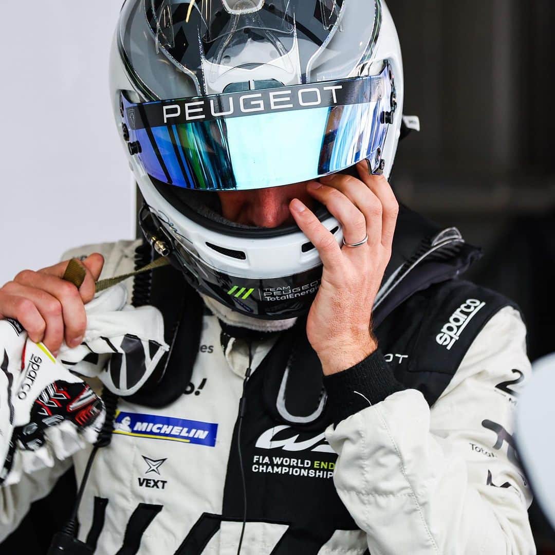 ジャン＝エリック・ベルニュのインスタグラム：「It RACE week AGAIN 😁 Back to my favorite track in Spa with @peugeotsportofficial」