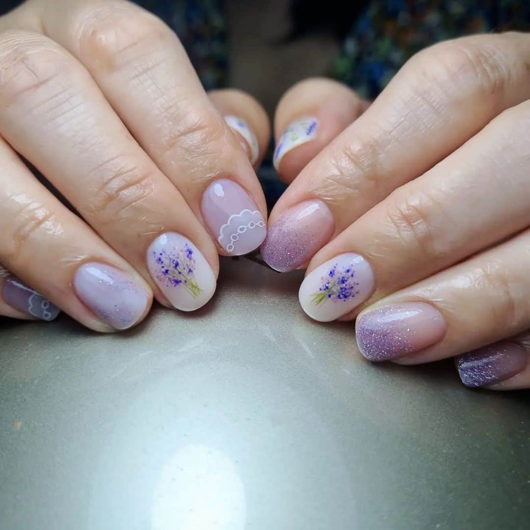 Yingのインスタグラム：「Base colour: Didier Fiber Base Nude and Soft White, Ruyigel #225 Glitter: Didier Brillant No.7 Art: PREGEL Art Liner Gels  Adapted from @irotoiro.nail  SHOP: @nailwonderlandsg www.nailwonderland.com」