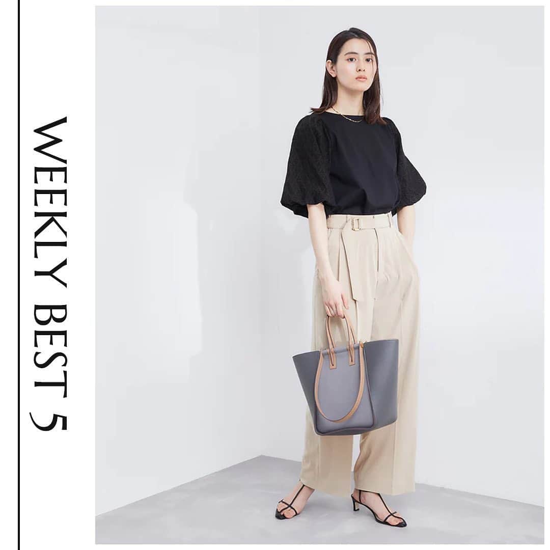 ロペのインスタグラム：「\ WEEKLY BEST 5 /  ⁡ 先週の売れ筋アイテムをご紹介します✨ ⁡ ⁡ ⁡ ▶ITEM  ⁡ カットソー×袖レースコンビバルーンパフスリーブカットソー ¥17,600 (税込) ⁡ 布帛ラッフル襟カットソー ¥15,400 (税込) ⁡ ラミーフラップポケットシアーシャツ ¥20,900 (税込) ⁡ ポケット付きタイトスカート ¥18,700 (税込) ⁡ Y BAG Medium+ ¥18,150 (税込) ⁡ J'aDoRe JUN ONLINEでご購入いただけます。 ⁡ ⁡ ⁡ #fashion #通勤コーデ #通勤バッグ #新生活 #新生活準備 #オフィスカジュアル #大人カジュアル #春コーデ #春カラー  #ロペ #ROPÉ #ropejp」