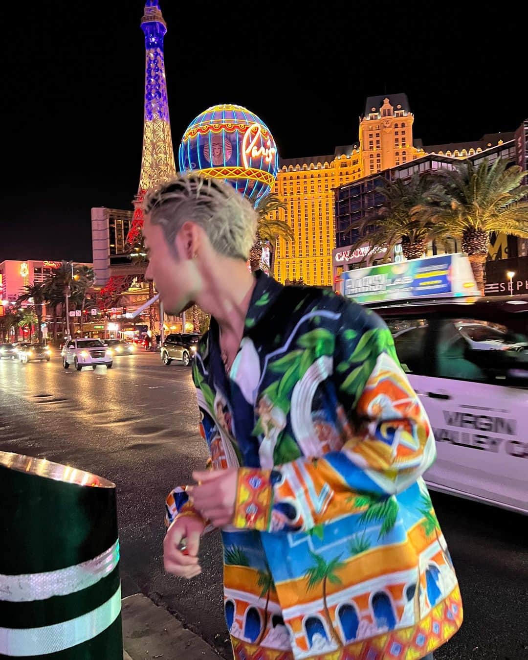 ひゅうがのインスタグラム：「人生初ラスベガス😏 唯一行きたいと小さい頃から思ってた場所に行けて本当にテンション上がりました！  #男のロマンが詰まってました #歩いてるだけで最高の気分」