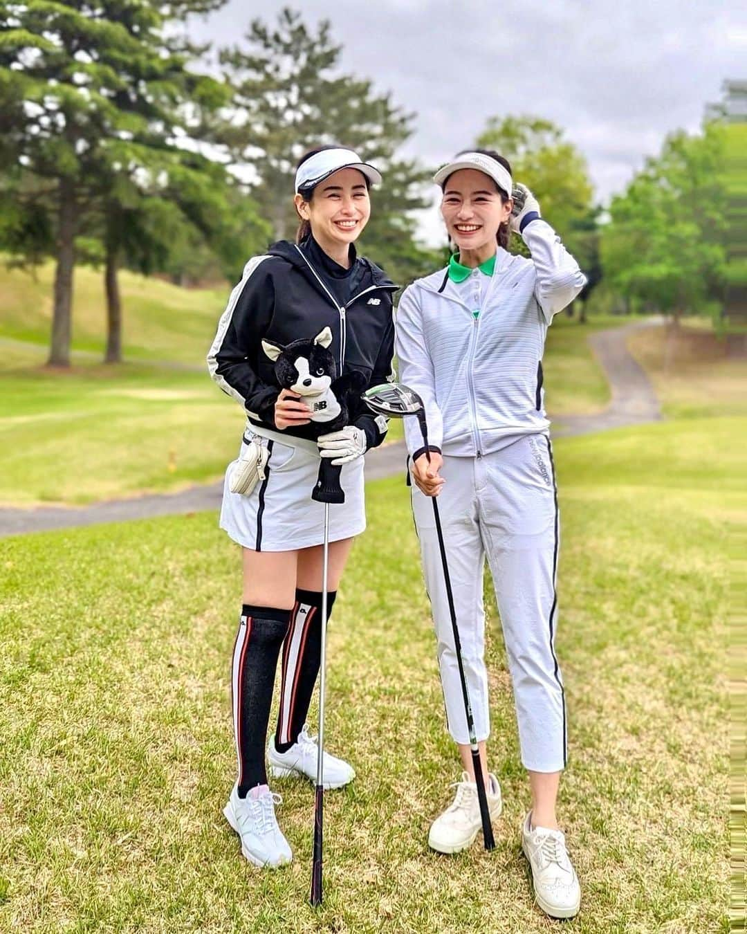 石井里奈さんのインスタグラム写真 - (石井里奈Instagram)「久々のゴルフ⛳️🏌️‍♀️ 少し暖かくなってきてゴルフの季節がやってきた〜！と思ったら少しまだ寒かった🥹 ご縁あってお初のパンツコーデ。 ゴルフ上手な人がパンツコーデするイメージだったから恐縮だったけど、そのせいか久々に100切りできて嬉しかった🥺💕✨ . コーデは全部 @newbalancegolf_japan ✨ @ozawanayo とおそろコーデ❤️ パンツ本当履き心地良くてハマりそう。 前日 @chihiro_flot で体整えてもらってたからパンツもスッキリは着こなせて肩甲骨の動きも良かったよ👍 . 楽しかったなぁ！またすぐ行きたい！ . #ゴルフ #ゴルフ女子 #ゴルフコーデ #newbalance #newbalancegolf #golf #ゴルフウェア #ゴルフ女子コーデ #ゴルフスイング」4月24日 18時34分 - ri7tin1025