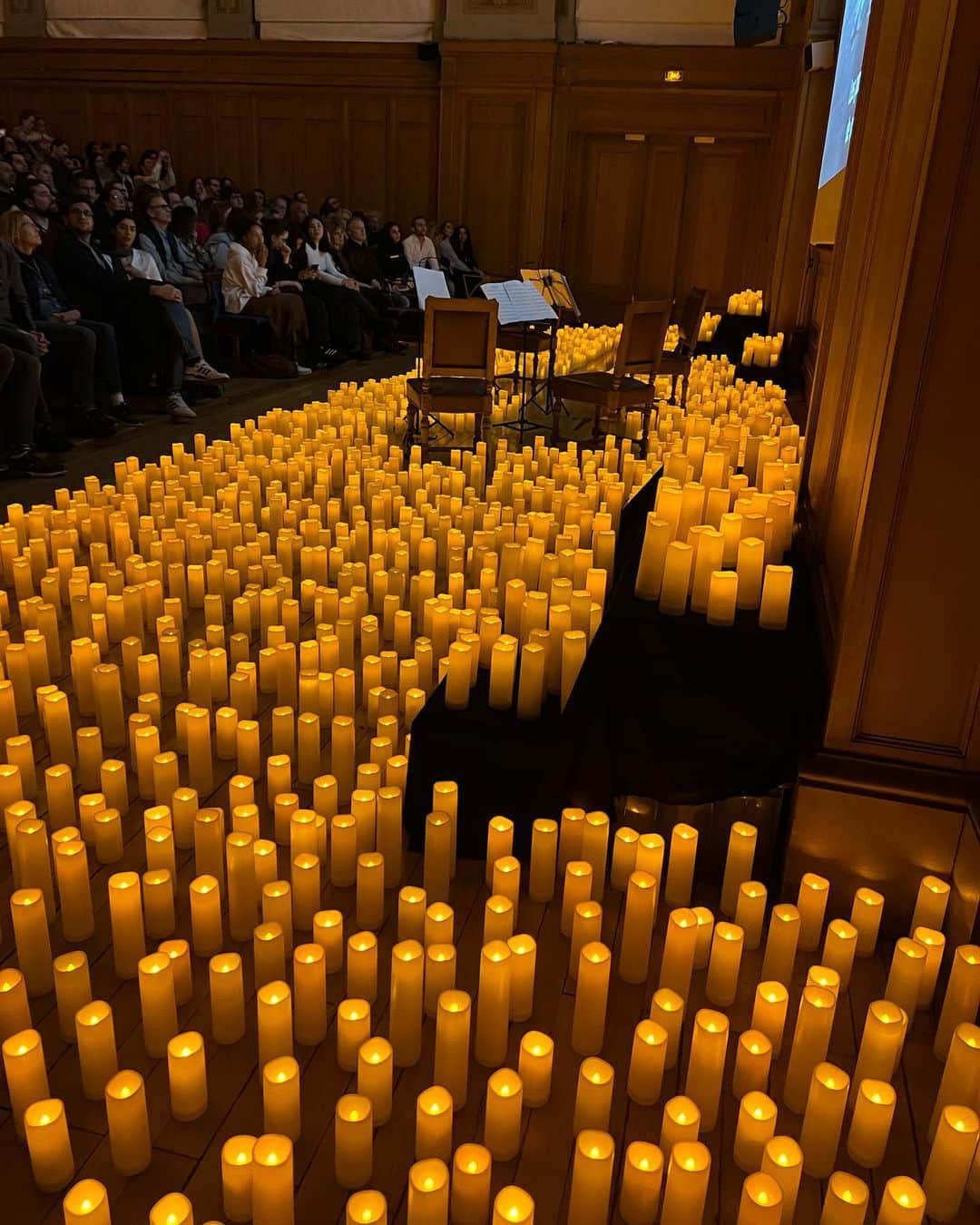 森友里恵のインスタグラム：「@candlelight.concerts 🎻  #paris#violin#🎻 #candlenight#candlenightconcert #france#luxembourg#candle #musique」