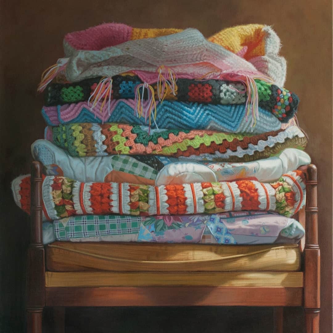frankie magazineさんのインスタグラム写真 - (frankie magazineInstagram)「see these beautiful, woolly, knitted beauties? believe it or not, they're actually paintings by the incredibly talented @cindy_rizza. her paintings of blanket stacks are a wondrous thing, each meticulously hand painted from ideas inspired by life, photography, drawing studies and cindy's own intuition. ⁠ ⁠ you can see more of these beautiful pieces and read an interview with the artist herself in frankie 113 – pick up a copy of the mag from your local stockist today.」4月24日 18時30分 - frankiemagazine