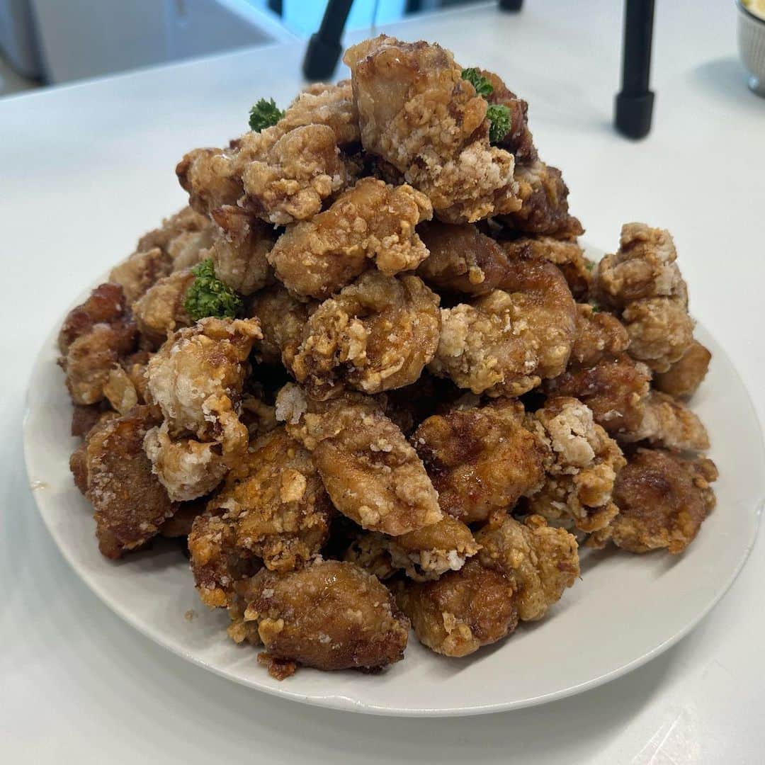 のインスタグラム：「山盛り唐揚げ🐔 #youtube  #大食い」