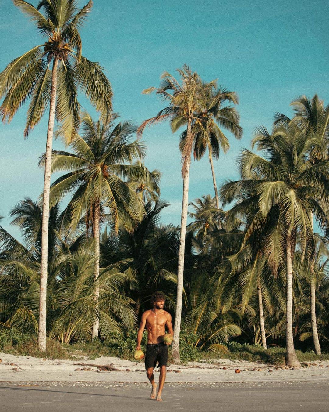 マーロン・テシェイラさんのインスタグラム写真 - (マーロン・テシェイラInstagram)「🌞🌴🐚💦  Collecting moments W/ 🔥 @kaiquephoto ✨🍀💫   —- 🎩…Peace&Light…♻️ —-  #LifeByTheSea #Mentawai #GoodVibesOnly」4月24日 18時31分 - marlontx