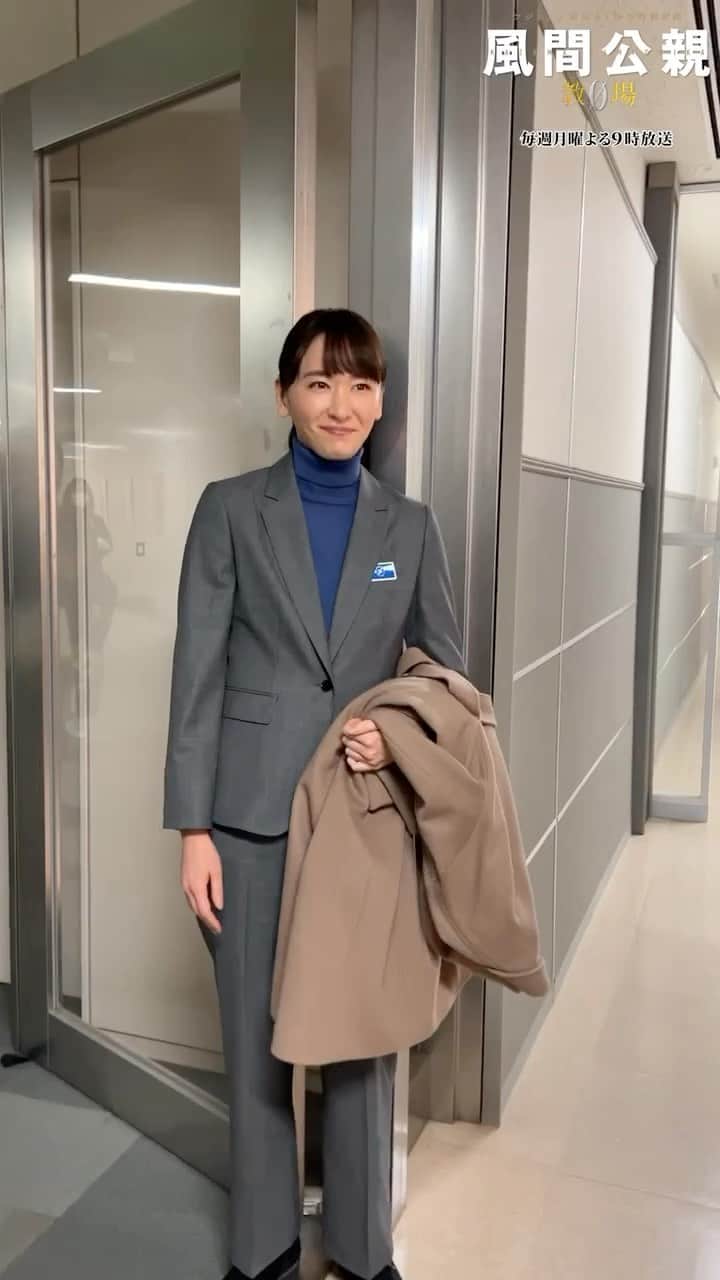 新垣結衣（ファンアカウント）のインスタグラム：「|◤ “裏風間道場”カメラ📸◢|   ━━━━━━━━━━━━ 👮‍♀️ 　 第𝟮話の最後に、 新人刑事の隼田聖子(新垣結衣)が登場❕  新垣結衣さんのクランクインの様子をお届けします️ 💁‍♀️ˎˊ˗  どんな展開になるのか… 今夜も楽しみですね🤭✨  @kazamakyojo  　　　　　 ━━━━━━━━━━━━ 👮‍♀️  #風間公親 －#教場０－ #木村拓哉  #新垣結衣  #yuiaragaki #ガッキー」