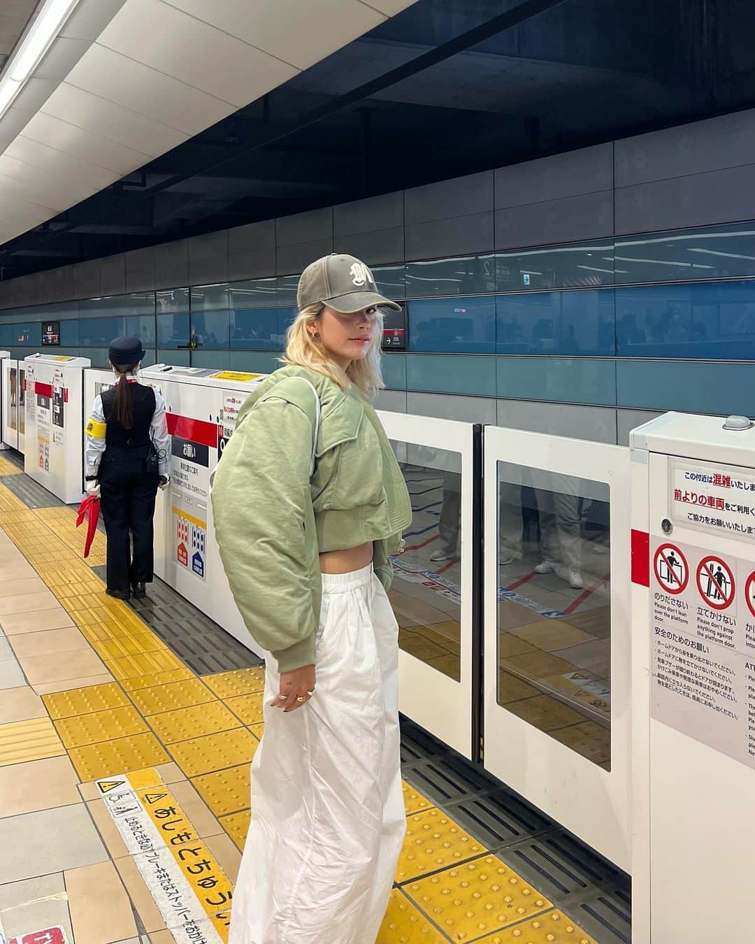 Satomi Biancaのインスタグラム：「🗼🚏🚧🚌 　 　 展示会巡りの日💫 　　 最近お気に入り過ぎてめっちゃ履いてるシャカシャカパンツは @citen_official の🤍🤍 　　 平塚ららぽーとに new openしたよ🍒 　　 　　 #CITEN #シテン #pr #tokyo #展示会巡り」