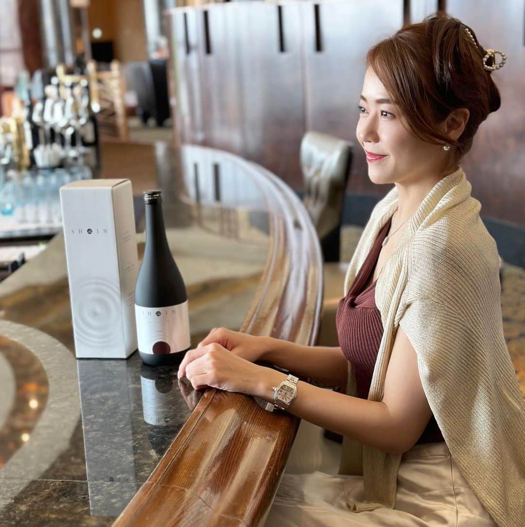 しろまっするさんのインスタグラム写真 - (しろまっするInstagram)「･ 東洋医学、西洋医学、進化医学の3つの理論で現代人にアプローチしたプレミアム栄養ドリンク✨️  安心・安全の国内製造ライン👍🏻 ̖́-  好きな時に飲んでOKなんだけど、 オススメは就寝前と起床後にミネラルウォーターで割って飲むみたい♥🕊‪  手軽なのも嬉しい♡  生活に取り入れやすいので暫く続けてみようと思います‪ ·͜·🤍  #healthyhabits #healthylifestyle #エッセンシア酵素 #PR #酵素ドリンク #腸活 #腸活美人 #東洋医学 #健康美 #ファスティング #美容女子 #美肌 #ツヤ肌 #プレミアム栄養ドリンク #しろまっする」4月24日 18時51分 - shiroancoco