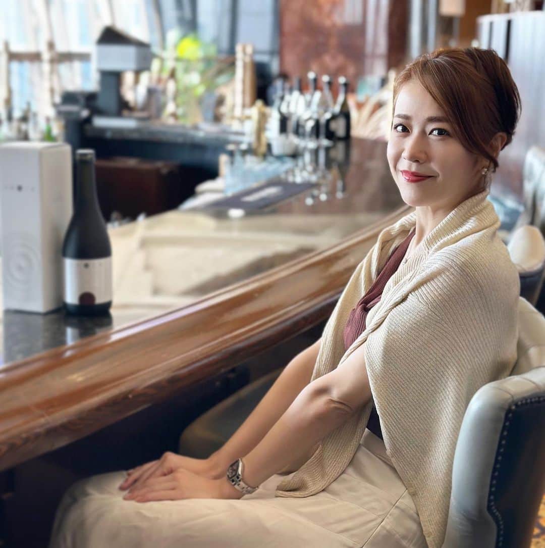 しろまっするさんのインスタグラム写真 - (しろまっするInstagram)「･ 東洋医学、西洋医学、進化医学の3つの理論で現代人にアプローチしたプレミアム栄養ドリンク✨️  安心・安全の国内製造ライン👍🏻 ̖́-  好きな時に飲んでOKなんだけど、 オススメは就寝前と起床後にミネラルウォーターで割って飲むみたい♥🕊‪  手軽なのも嬉しい♡  生活に取り入れやすいので暫く続けてみようと思います‪ ·͜·🤍  #healthyhabits #healthylifestyle #エッセンシア酵素 #PR #酵素ドリンク #腸活 #腸活美人 #東洋医学 #健康美 #ファスティング #美容女子 #美肌 #ツヤ肌 #プレミアム栄養ドリンク #しろまっする」4月24日 18時51分 - shiroancoco