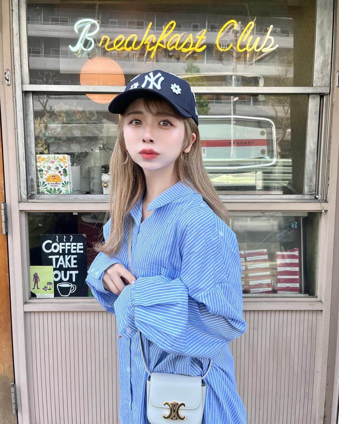 のインスタグラム：「🍳💘 . 中目黒にある @breakfastclubtokyo 🥪 . オープン時間からすぐ人がいっぱいで 大人気なお店でモーニング💕 . とっても美味しかった🍴 . ブルー系のスポーティーミックスな カジュアルコーデで👟 . #中目黒 #中目黒カフェ #モーニング #東京カフェ #東京スイーツ #カフェ巡り #カフェ #東京カフェ巡り #tokyo #东京 #时尚潮流 #可爱的 #えりんコーデ #えりんこヘアアレンジ #えりんこカフェ巡り」