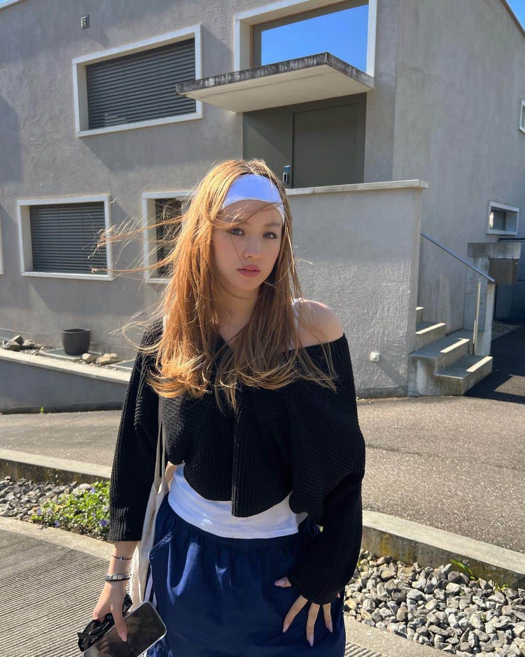 のインスタグラム：「last pic u can see how windy it was」