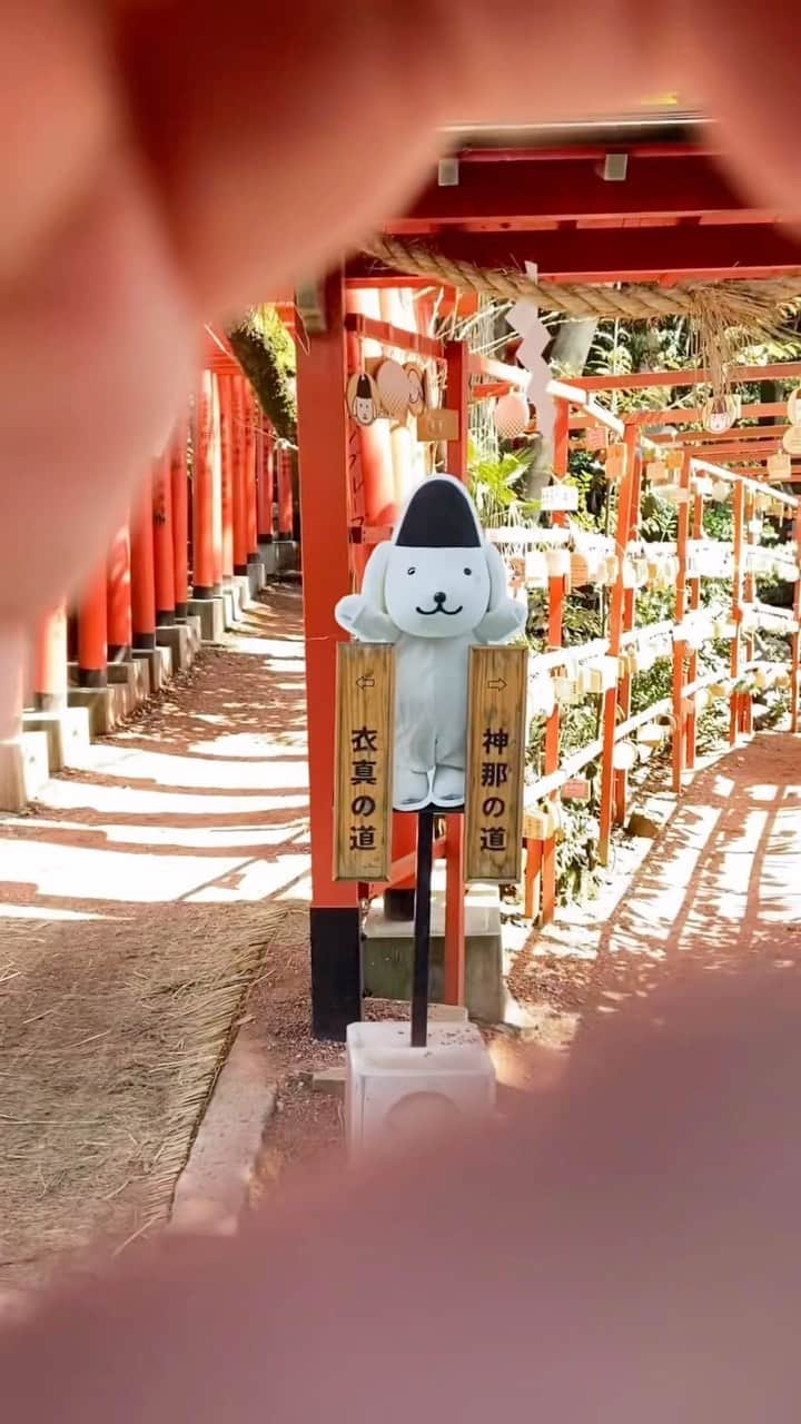 Booking.comのインスタグラム：「“金沢市民の台所”「近江町市場」で旬のネタに舌鼓🍣 和の趣を感じる「ひがし茶屋街」で話題のスイーツを試したり、日本三名園の一つ「兼六園」を散策🚶 金沢には一日では回りきれない名所がたくさん❣️ 観光名所が徒歩圏内の「THE HOTEL SANRAKU KANAZAWA」にステイして金沢旅行を満喫しよう✨  Booking.comなら、国内の宿が最大12%OFF ＋ HOLIDAYセール対象ならさらに20%お得に！」