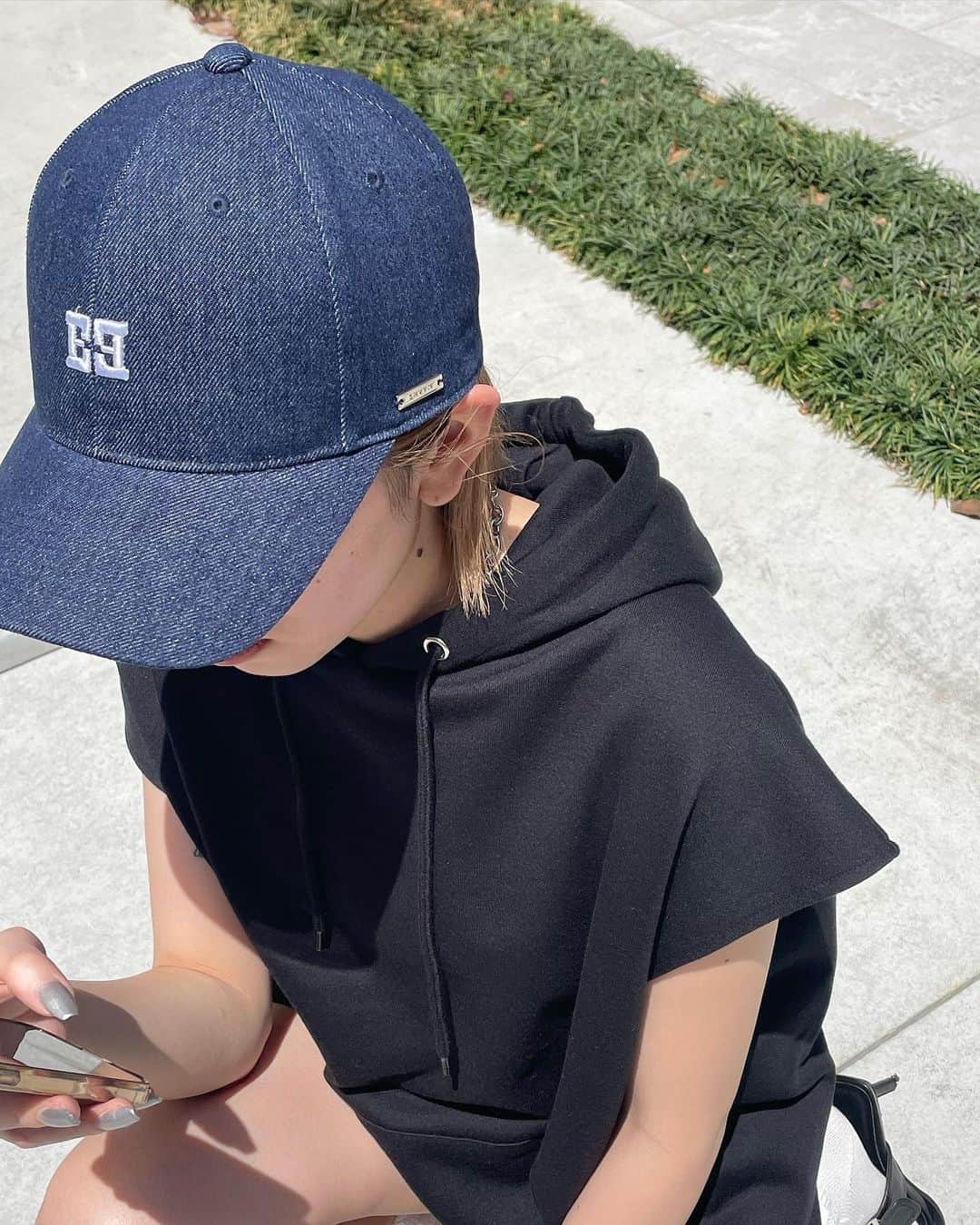 ENVYMのインスタグラム：「【4.26発売予定✨】 ⁡ ⁡ ✔︎︎︎︎EロゴデニムCAP color:BLUE,L.BLUE  ⁡ ⁡ ⁡ 今季大注目、トレンドアイテムのデニムでCAPが登場！ ⁡ 今シーズンのEロゴを使用したベーシックシルエットのCAPです。 ⁡ 顔の形問わず被りやすい深さに、少し長めのツバがより小顔に見せてくれます。 ⁡ ⁡ ⁡ ーーーーーーーーーーーーーーーーーーーーーーーー ⁡ ⁡ 2023夏のビジュアルが Webstoreで公開中！！ ⁡ ⁡ ぜひプロフィールTOPのURLからご覧下さい♪ ⁡ ⁡ ⁡ #envym #2023ss #spring」