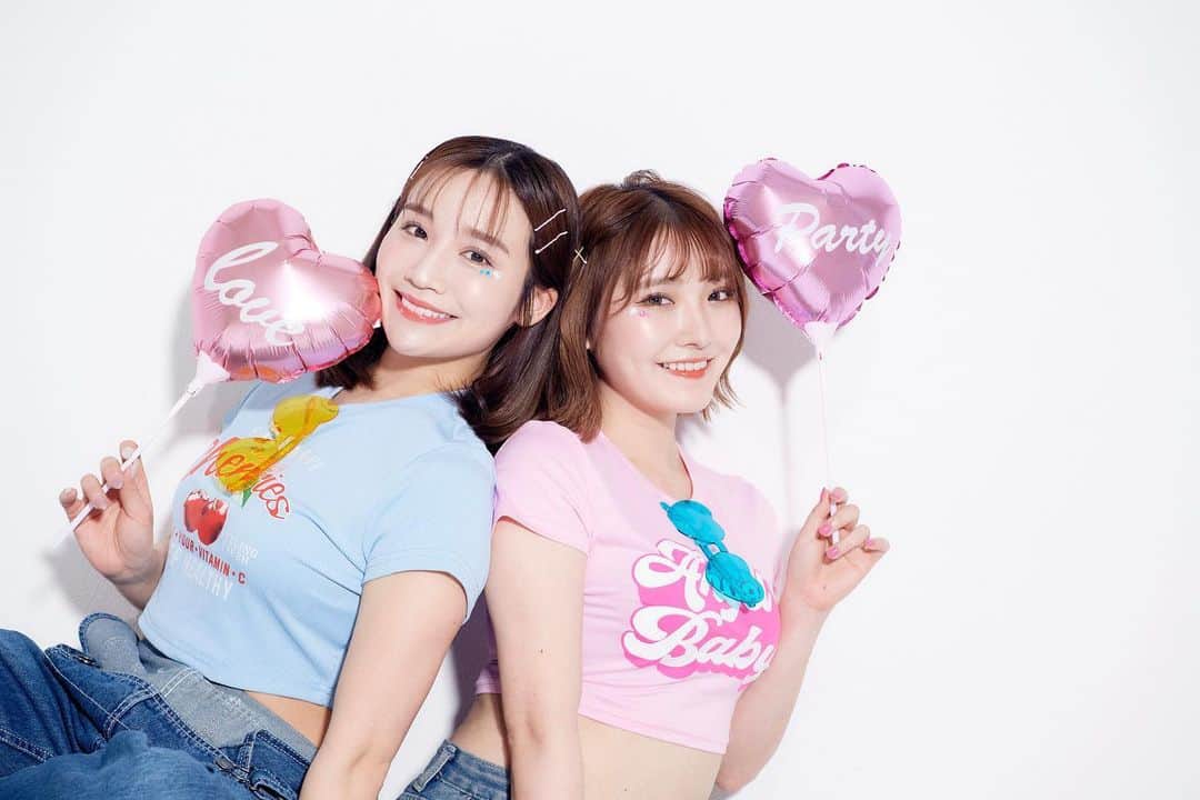 のインスタグラム：「‼️情報解禁‼️ 4月24日よりひかりとりおのYouTubeを開設致しました❤️‍🔥🥹 . ずっとやりたいねって話してたから　やっと実現できてめちゃくちゃ嬉しいです🥹✨✨ . キラキラした動画というより ありのままの私達を皆様にお届けしていけたらなと思ってます😂😅 . りおと直接会ったことがある方は知ってると思いますが、インスタで見るりおのイメージとは全然違うと思います笑　（嫌いにならないで） . そして今日公開された動画は 2人とも超絶二日酔いの状態で撮影をしたので顔がパンパンです😀✌️ （やる気はめちゃくちゃあります） . 未熟者の2人ですが 協力してくださるスタッフの皆様と一緒にYouTubeをどんどん盛り上げていけたらなと思っております🔥 . 今年中に登録者をまずは1万人を目指して頑張ります🤩 . なので皆様、是非！！ チャンネル登録、そして コメント、高評価よろしくお願いします🥺‼️‼️ . ひかりおチャンネル応援よろしくね👭💗 . . #ひかりお#ひかりおチャンネル#YouTube」