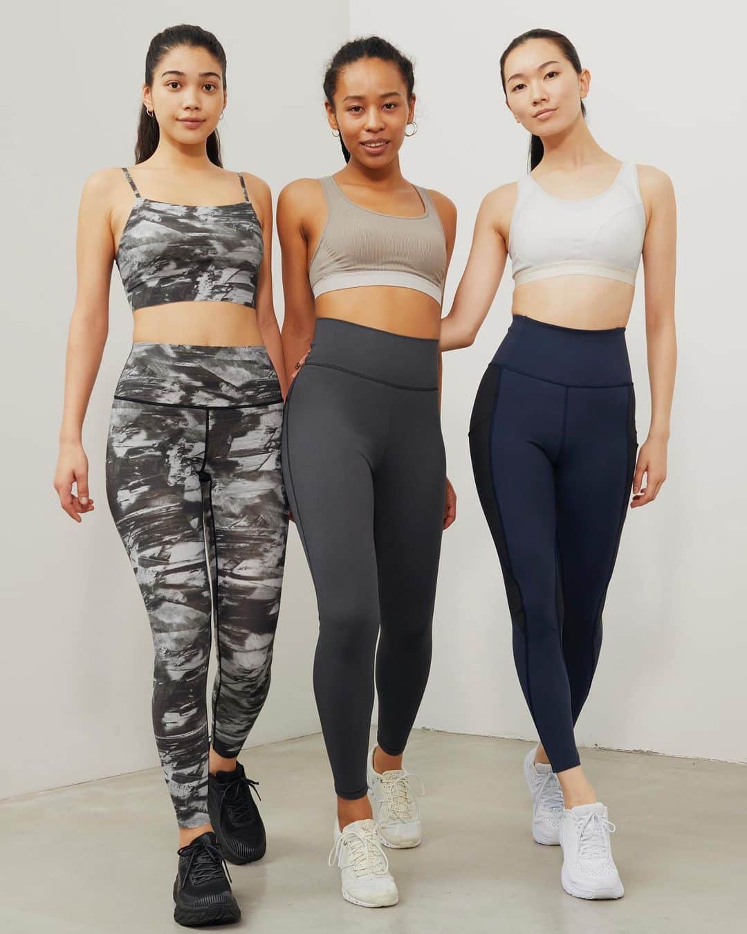 DANSKIN Japanのインスタグラム：「【DANSKIN LEGGINGS】  アクティブなライフスタイルを送るあなたの24時間 365日に寄り添うDANSKINのレギンス。  サポート別におすすめのレギンスをご紹介します。 詳細は2枚目以降の画像タグ付けをご覧ください🏷  ▷HIGH SUPPORT MOVE SKIN LEGGINGS　¥16,500(tax incl.) ランニングシーンを快適に過ごすための機能を追求 骨盤安定設計でランの姿勢をサポートするサイドポケット付レギンス  ▷MIDDLE SUPPORT ANYMOTION LEGGINGS ¥12,100(tax incl.) スポーツからデイリーまで1日中着用しても心地良さが続く機能性と快適性 立体設計で身体を美しく見せるDANSKINのベーシックレギンス  ▷LIGHT SUPPORT SKINISH PRINT LEGGINGS ¥9,350(tax incl.) SKINISH LEGGNGS ￥8,800(tax incl.) アクティブシーンからリラックスタイムまで寄り添うライトな着心地 バレエレッスンにも適した軽いはき心地で身体を包み込むセカンドスキンレギンス  その他にもさまざまなアクティブライフに寄り添うレギンスを展開しています。 DANSKINブランドサイトにてレギンス特集公開中です。レギンスの選びの参考にぜひご覧ください。  #danskin #danskinjapan #ダンスキン #こころとからだ #わたしを生きる」