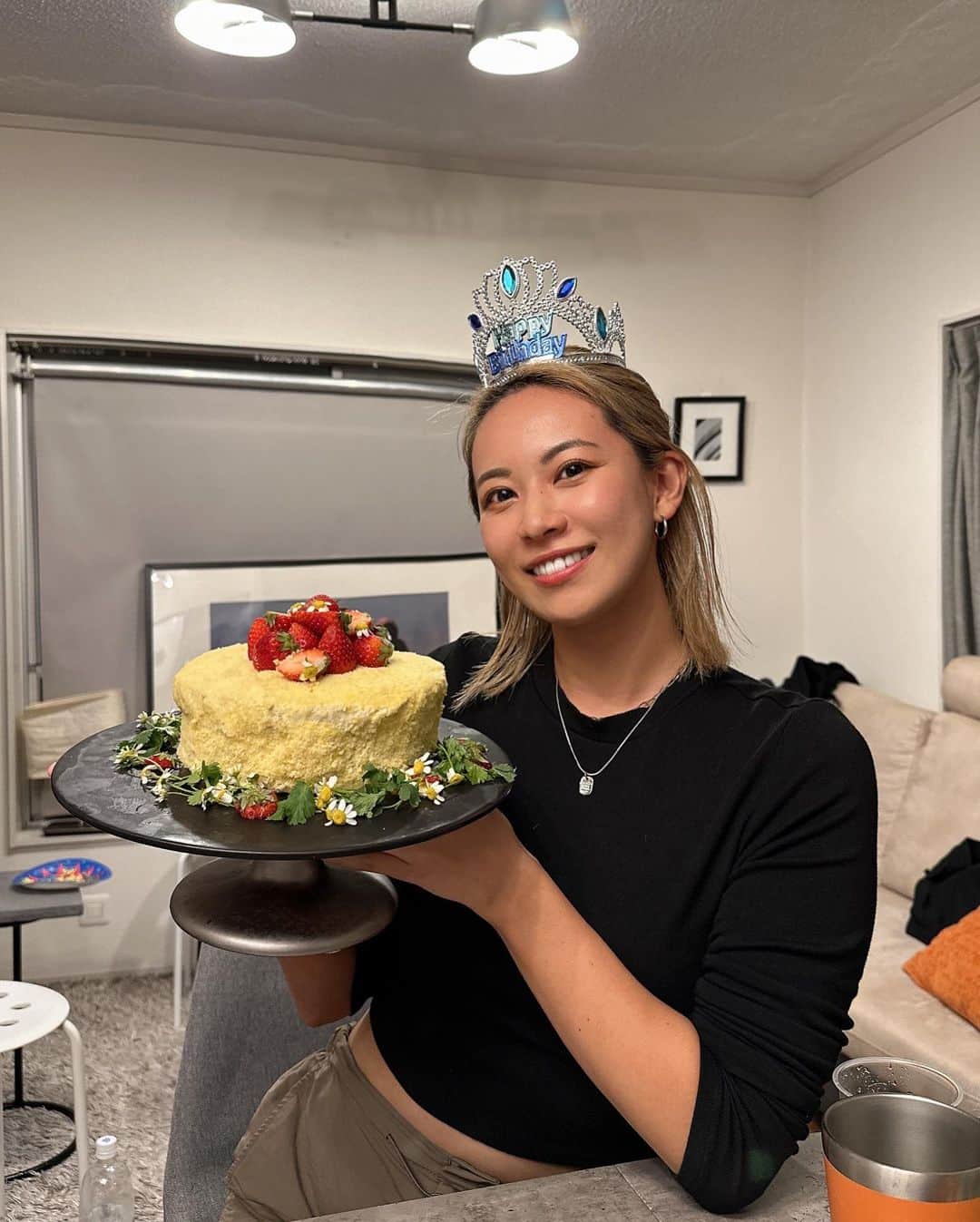 平野杏梨さんのインスタグラム写真 - (平野杏梨Instagram)「ちょっと遅くなりましたが、4月16日に３１歳になりました🍕❤️  大変なこともあるけど、やっぱり毎日楽しいが勝ってる🫶🏽 歳をとるのって悪いことじゃないっぽい😛  お祝いしてくれた大好きな友達と生んでくれた両親に感謝して今年も全力楽しみまっす🫶🏽企画してくれた相方 @haannanny ありがとう❤️‍🔥らぶゆー  そしてDMくれた皆様も本当にありがとうございました🙇‍♀️💛  なぜかスティービーワンダーとヒラノの貴重な2ショです🩷  #steviewonder」4月24日 18時55分 - anri_hirano