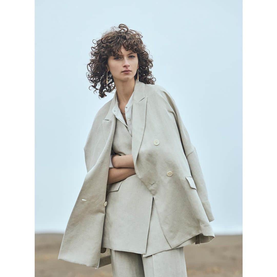 のインスタグラム：「Summer Collection "Monotone” ポートレート写真のような、ホワイト、ブラック、グレーの色調で女性の自然な美しさを表現。  #1erarrondissement #プルミエアロンディスモン」