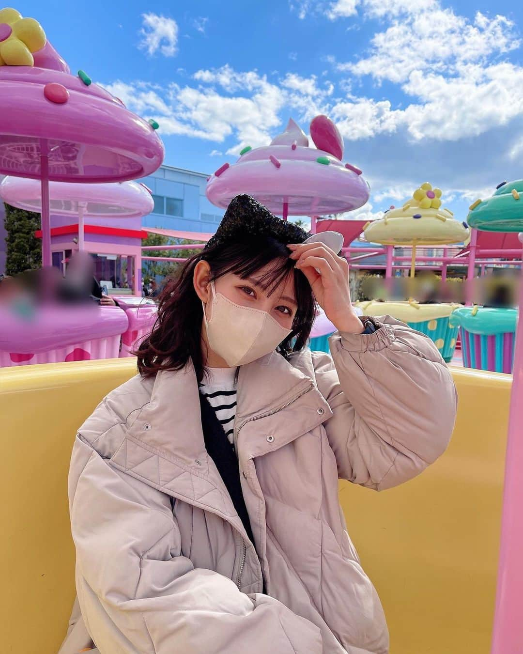 沖口優奈さんのインスタグラム写真 - (沖口優奈Instagram)「前にユニバ行った時 コーヒーカップ可愛くて乗ったけど、 一緒に行った友達もゆうなも三半規管弱いから 一個も回さず終わった ゆにばいきたいーーー #ユニバ　#USJ #大阪　#キティちゃん」4月24日 19時08分 - yuna_okiguchi_