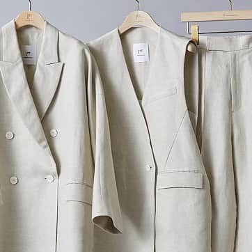のインスタグラム：「Summer Collection "Monotone” ポートレート写真のような、ホワイト、ブラック、グレーの色調で女性の自然な美しさを表現。  ▪️リネンヴィスコースオーバーサイズテーラードジャケット ¥50,600 ▪️リネンヴィスコースジレ ¥37,400 ▪️リネンヴィスコースワイドパンツ ¥28,600  #1erarrondissement #プルミエアロンディスモン」