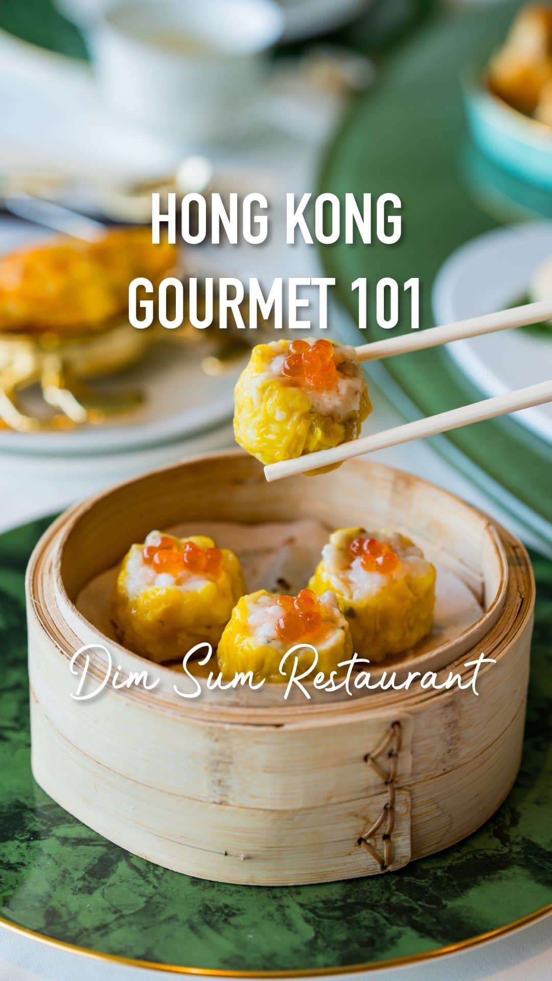 Discover Hong Kongのインスタグラム：「【Hong Kong Gourmet 101】 Har Gow and Siu Mai, Pu’er tea... Just thinking about the “yum cha” experience in Hong Kong makes our mouths water! But did you know that there’s a lot more to tea drinking than just dunking a tea bag in hot water? Check out our “Dim Sum Restaurant 101” guide and impress your friends with your newfound knowledge at your next dim sum feast! 🍤🍵🥢   蝦餃燒賣、普洱香片🫖⋯ 每次諗起「一盅兩件」都令人食指大動！你又知唔知原來飲茶都大有學問？睇完我哋嘅「飲茶101」，即刻起筷歎返件點心啦🥢！ 遊港「101」系列會繼續添食，大家記得share畀朋友喇！  #HelloHongKong  #DiscoverHongKong #飲茶101  🫖😋🫖😋🫖😋🫖😋🫖😋🫖😋🫖😋🫖😋🫖😋 Hong Kong welcomes you✈️! Now travellers can get ‘Hong Kong Goodies’ 🛍️vouchers including one FREE welcome drink🍸 in the hottest bars! Check out the details here: bit.ly/HelloHKgoodiesEN. Hope to see you all soon! 香港歡迎你✈️！而家遊客仲可以享用「香港有禮🛍️」消費優惠券，去得獎酒吧免費飲返杯🍸🍹！詳情請留意 bit.ly/HelloHKgoodiesTC」