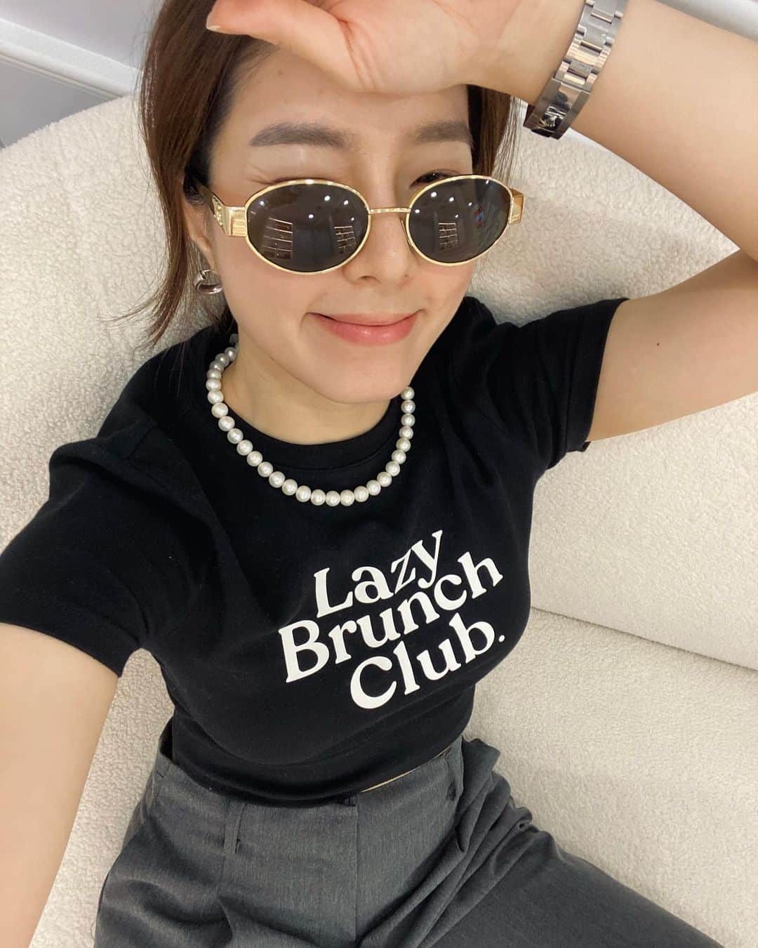 GYEON SEOのインスタグラム：「_* wanna join my lazy brunch club 🐶🖤 . . @oou.memo」