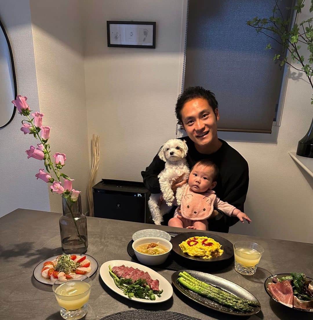 のインスタグラム：「28歳になりました！ お祝いメッセージありがとうございました！  チャレンジの年になるよう頑張ります。 「現状維持は衰退」  #28歳 #子育てとサッカー頑張ります」