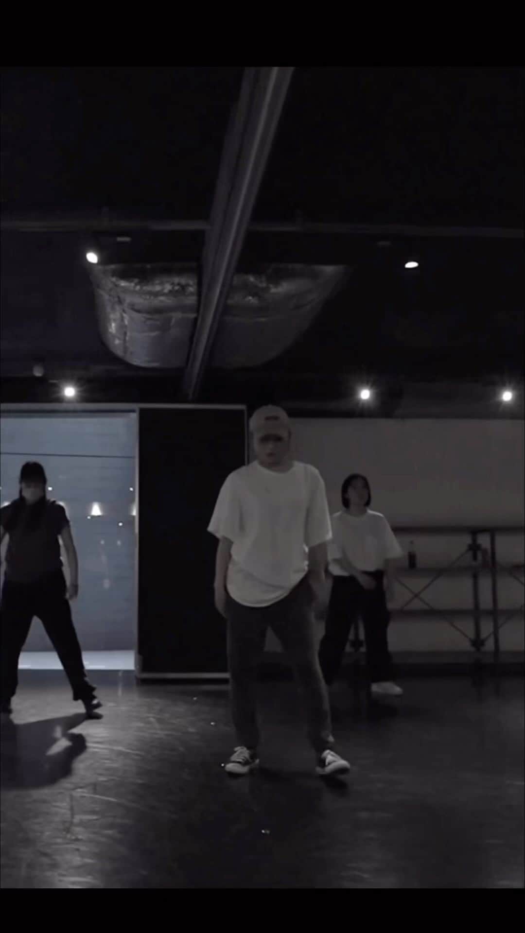 平野沙羅のインスタグラム：「久しぶりのMiki san class 🖤 #dance #FADED #Darius #Amaria」