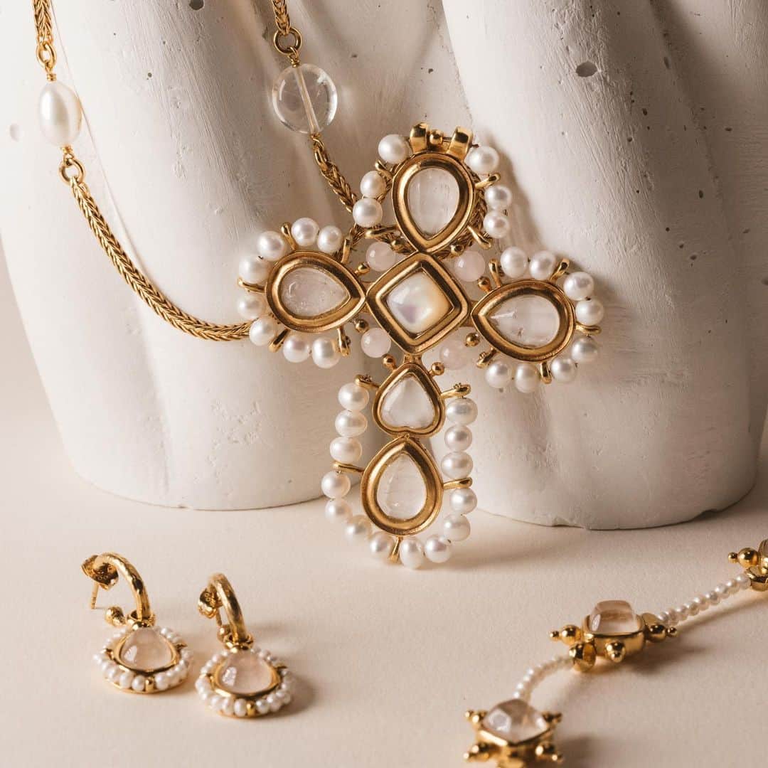 グーセンス パリのインスタグラム：「Goossens has always been inspired by antique jewellery. The Venise collection reminds us the Venetian refinements of the time.  #goossensparis」