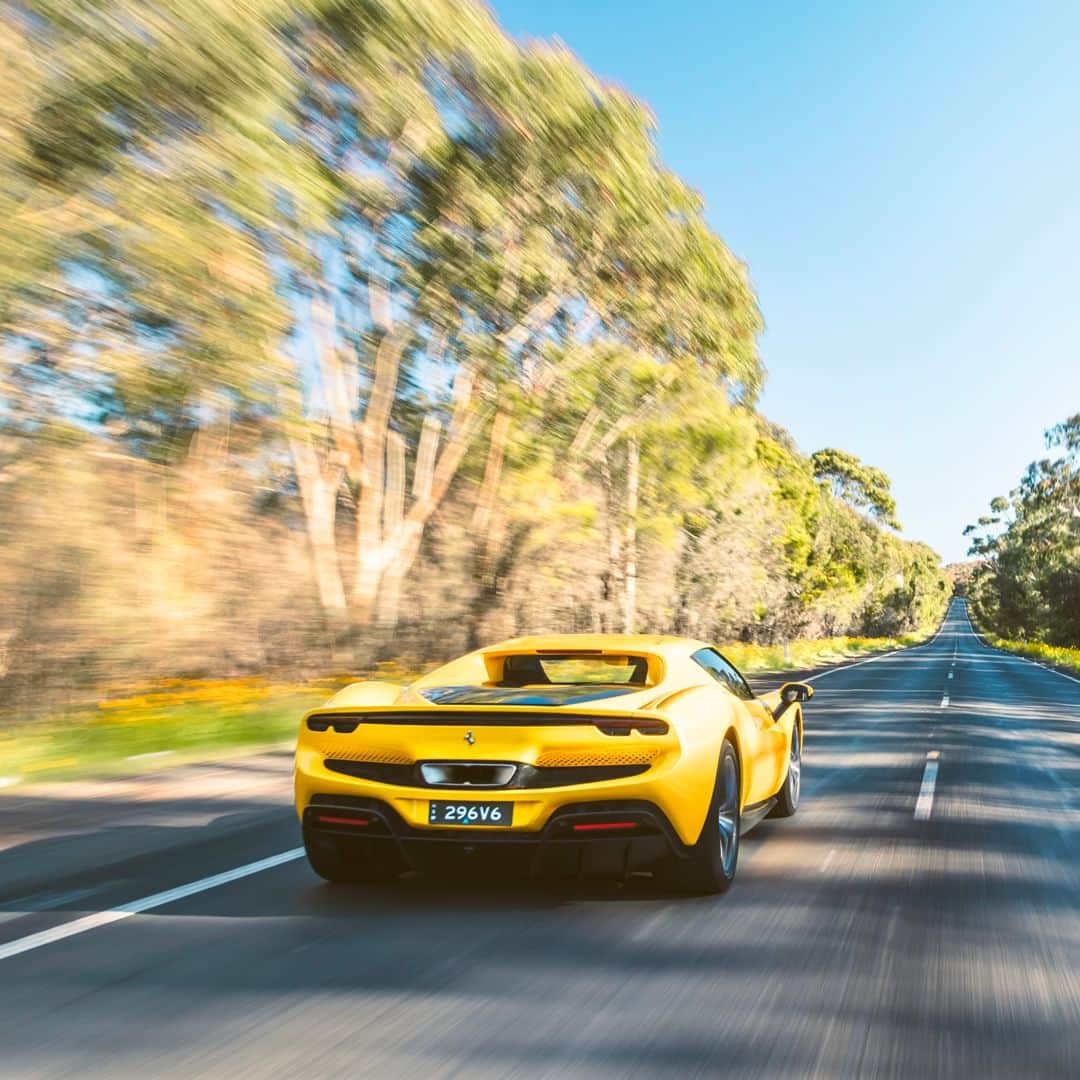 フェラーリさんのインスタグラム写真 - (フェラーリInstagram)「Made for sunny days.  Credits to @ferrariaustralasia  #Ferrari296GTB #DrivingFerrari #Sydney #Ferrari」4月24日 19時36分 - ferrari