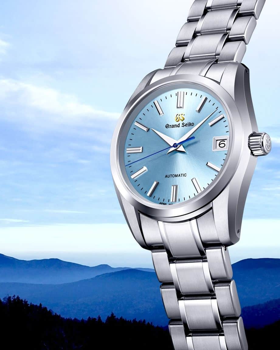 Grand Seikoのインスタグラム：「As Caliber 9S turns 25, a new limited edition channels the wondrous sky above Mt. Iwate.  The watch’s sky-blue dial evokes the daytime sky as seen from the top of Mt. Iwate, transporting wearers to Iwate Prefecture, the home of Grand Seiko mechanical watchmaking and the place where 9S movements are made.  The see-through case back reveals an equally beautiful oscillating weight in Grand Seiko Blue whose eye-catching appearance was achieved through anodic oxidation.   #grandseiko #aliveintime  #sbgr325  #9s65」
