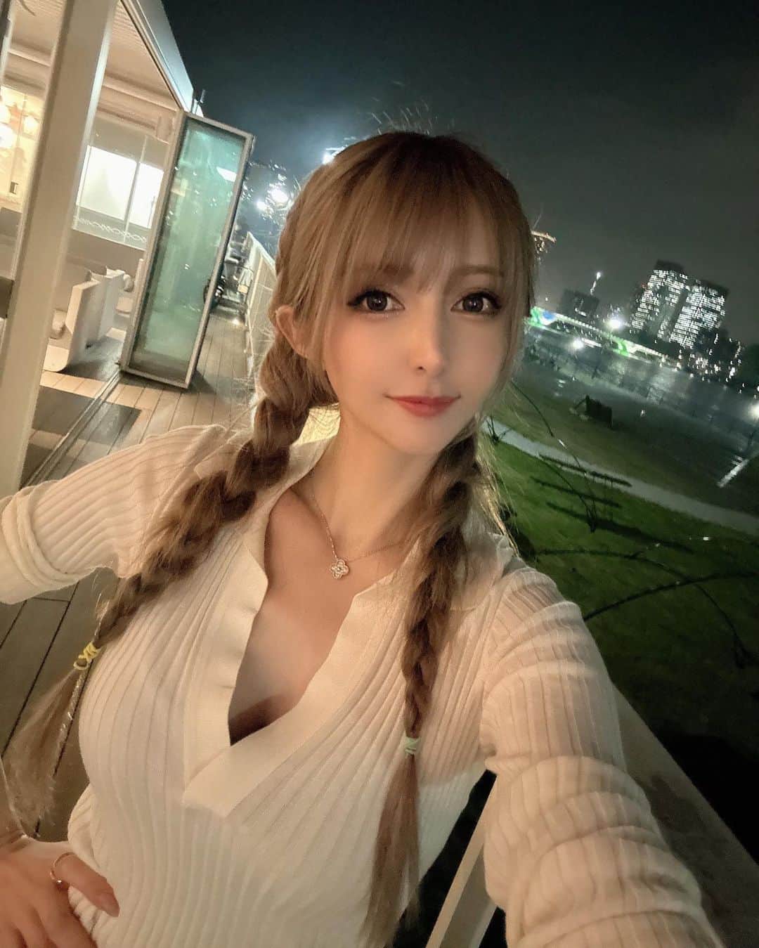 のインスタグラム：「豊洲でBBQ🍖❤️  大人数でワイワイご飯食べるの楽しい🍚🍚  チビさん達も常に走り回って楽しそうだった😆💗  #BBQ #ファミリー #豊洲 #キラナガーデン豊洲  #バーベキュー #焚き火  #スモア #マシュマロ」