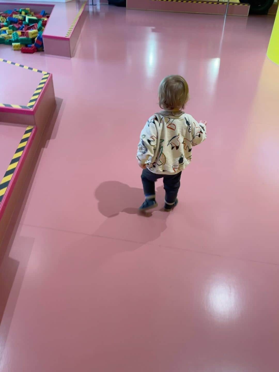 Verena Faisstのインスタグラム：「Unser kleiner Weltentdecker 🚒 🕵🏼 #deutschesmuseum #münchenmitkind」