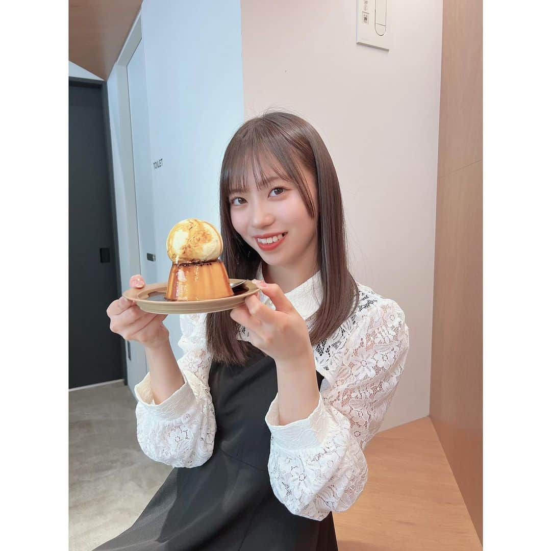 栗山梨奈のインスタグラム：「初めてカフェでプリン🍮🍨 美味しすぎてびっくりした」