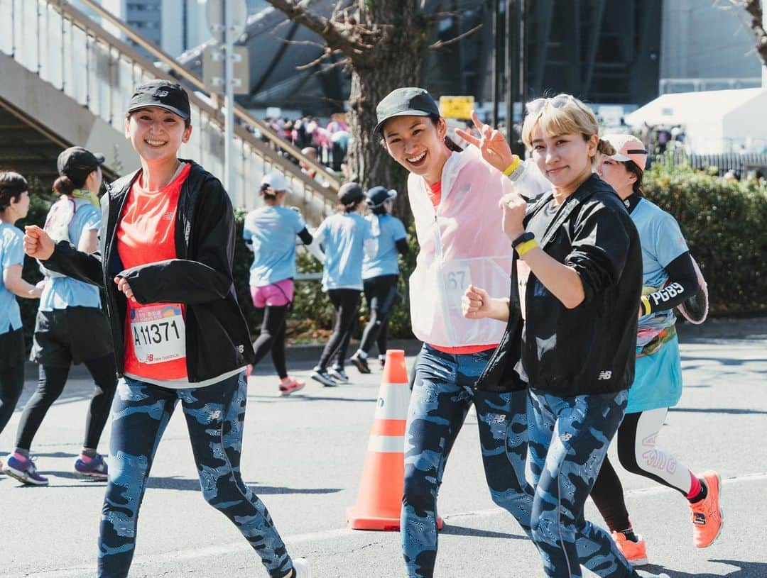 矢原里夏のインスタグラム：「🏃🏻‍♀️久し振りにリアルでのランニングイベントの企画で打ち合わせ💭暖かくなってきたし、何か新しい事やるにはぴったりのシーズンですよね〜  写真はこの前の渋谷表参道だけど、皆でおしゃべりしながらゆる〜く走る楽しさを実感☺︎また発表になったらお知らせします✉︎ . . . . #渋谷表参道ウィメンズラン #渋谷表参道womensrun #ファンラン #funrun  #ランニング #ランニング女子 #ママランナー #run #RUNNING  #newbalance #ニューバランス　#産後ダイエット #ランニングアドバイザー #ランニング初心者  #ダイエット」