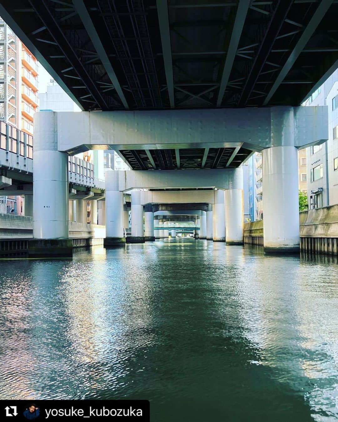 PINKYさんのインスタグラム写真 - (PINKYInstagram)「初めての大阪の遊覧船【御舟かもめ】クルーズ🐧  大阪に住んで約10年になりますが、初めての経験でした🚤✨  水の音、柔らかい日差し、ちょっと強めの風も気持ちが良くて。 いつもと違う大阪の景色にドキドキワクワクしました🥰  大阪観光にめちゃおすすめです👍  ・・・・・・・  #love #happy #family #momlife #parentslife #御舟かもめ #大阪クルーズ」4月24日 19時49分 - shanti_pinky_shanti